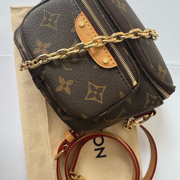Louis Vuitton Monogram Brown Crossbody Bag with Gold Chain - Picture 1 of 3